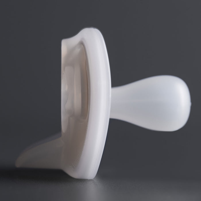 Tommee Tippee Ultra Light Soother 0-6m 2 Pack.