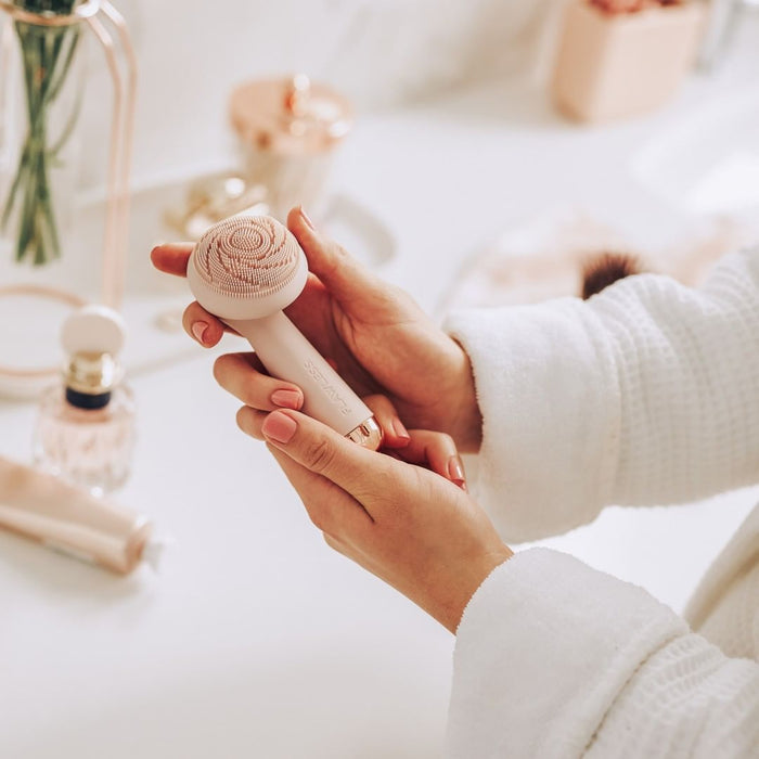 Flawless Cleanse Finishing Facial Cleanser & Massager.